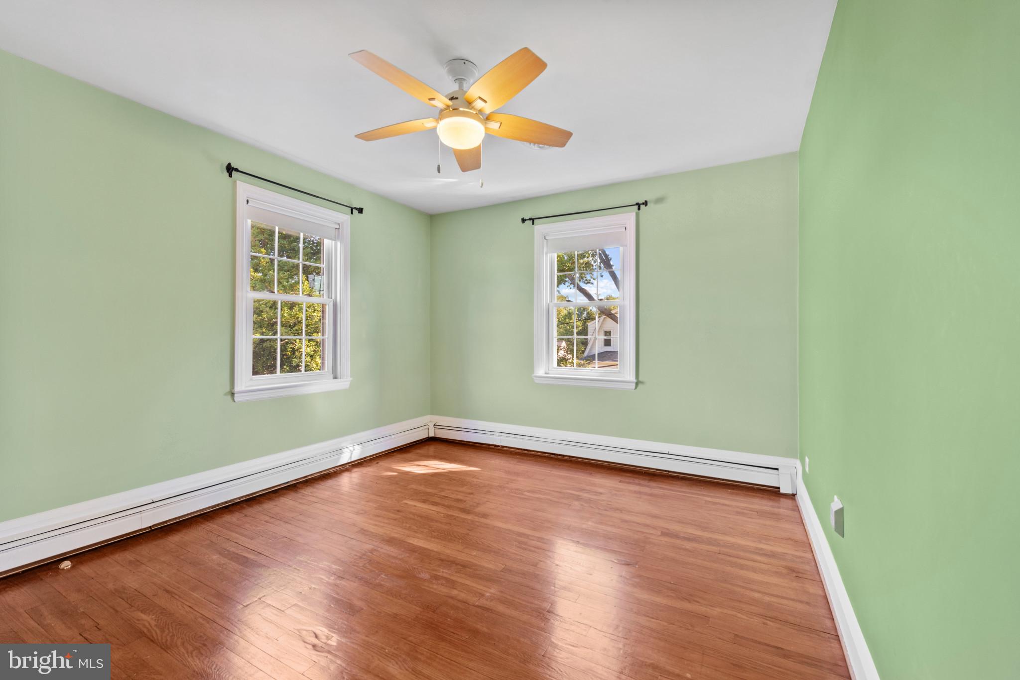 17 Cedarwood Road Baltimore, MD 21228 - Photo 19 of 40 Second bedroom