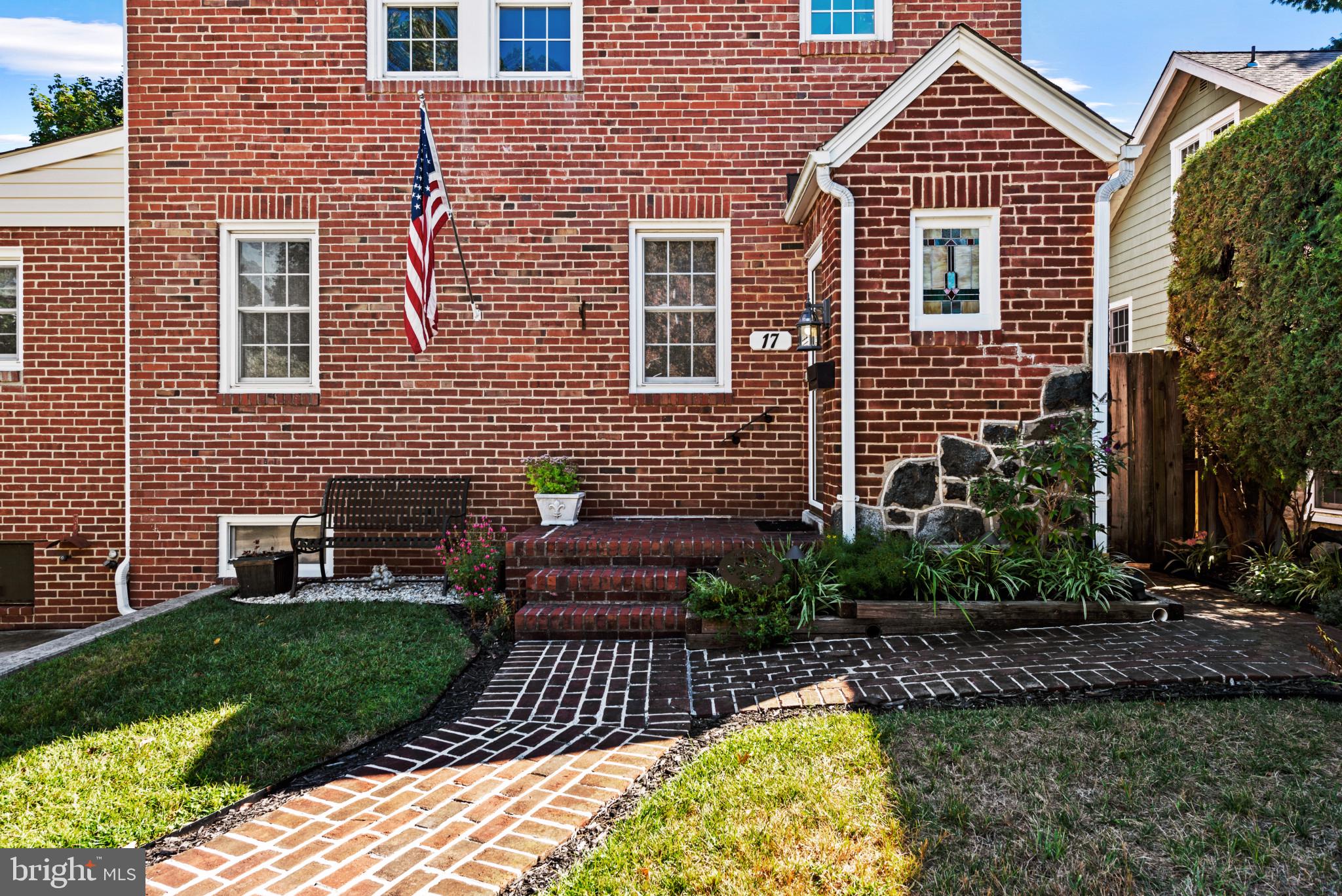 17 Cedarwood Road Baltimore, MD 21228 - Photo 2 of 40 17 Cedarwood