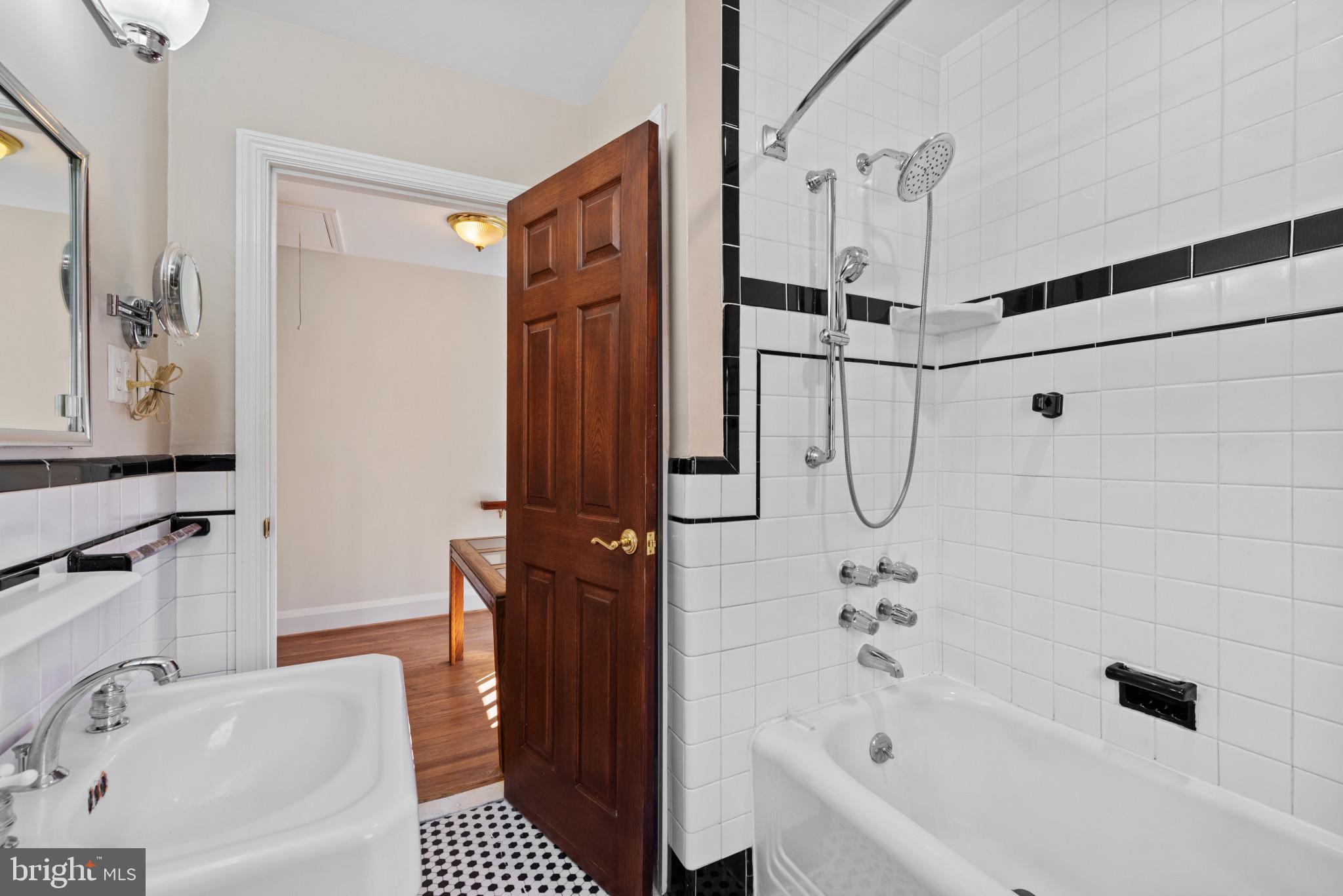 17 Cedarwood Road Baltimore, MD 21228 - Photo 26 of 40 Full bathroom upstairs
