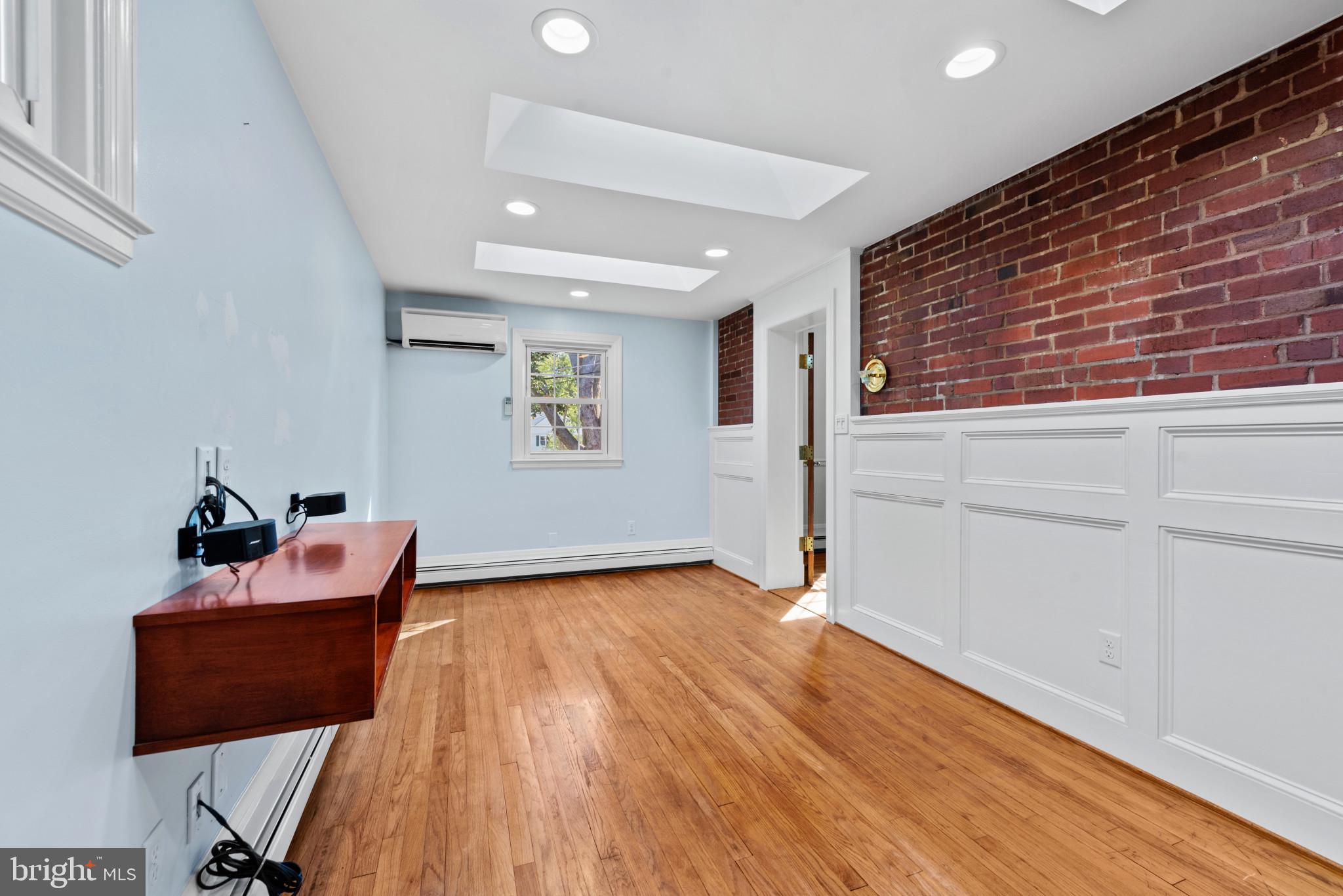 17 Cedarwood Road Baltimore, MD 21228 - Photo 9 of 40 Living room
