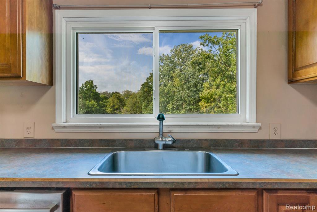 1233 East Cook Road Grand Blanc, MI 48439 - Photo 15 of 32