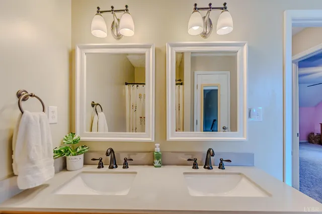 a view of backyard with sitting area and garden