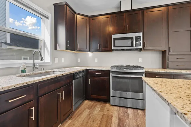 $399,900 | 2908 Mark Twain Drive, Chaska, MN 55318