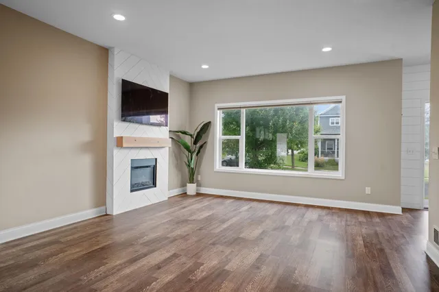 $399,900 | 2908 Mark Twain Drive, Chaska, MN 55318