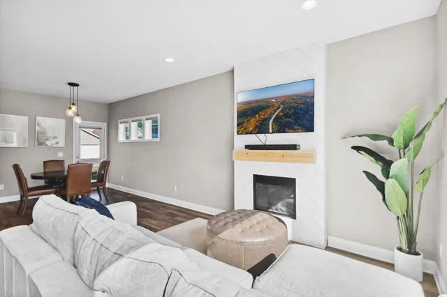 $399,900 | 2908 Mark Twain Drive, Chaska, MN 55318