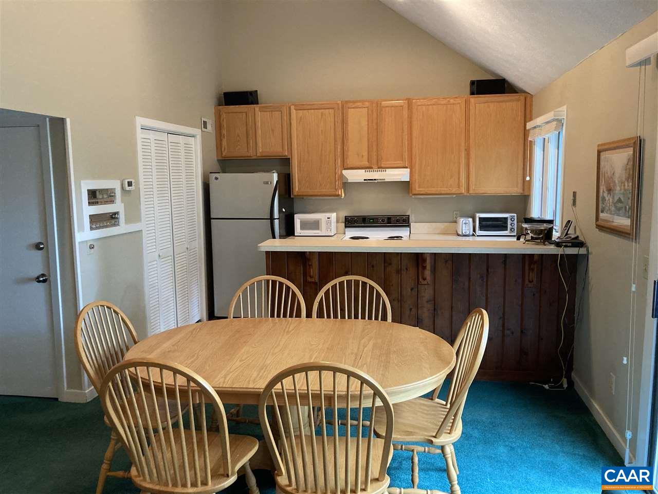 409 3 Ridges Roseland, VA 22967 - Photo 3 of 19 a view of a dining room with furniture