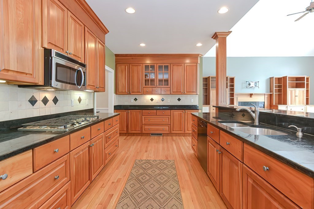 22 Eastmount Road Medfield, MA 02052 - Photo 4 of 37 Gallery Image 4