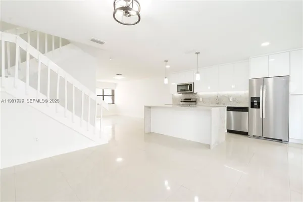 $3,200 | 6080 West 26th Court, Unit 1019, Hialeah, FL 33016