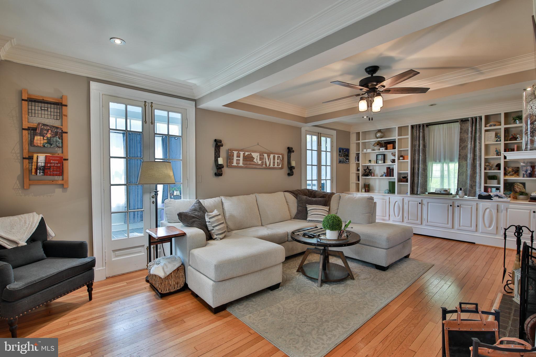 7901 York Road Towson, MD 21204 - Photo 13 of 50 Huge living room with doors to sunroom