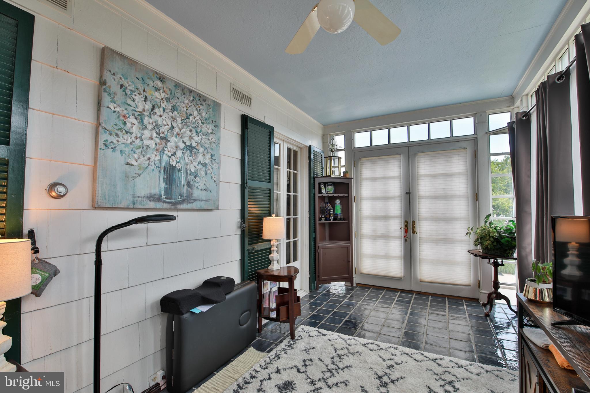 7901 York Road Towson, MD 21204 - Photo 19 of 50 Amazing sun room off of LR