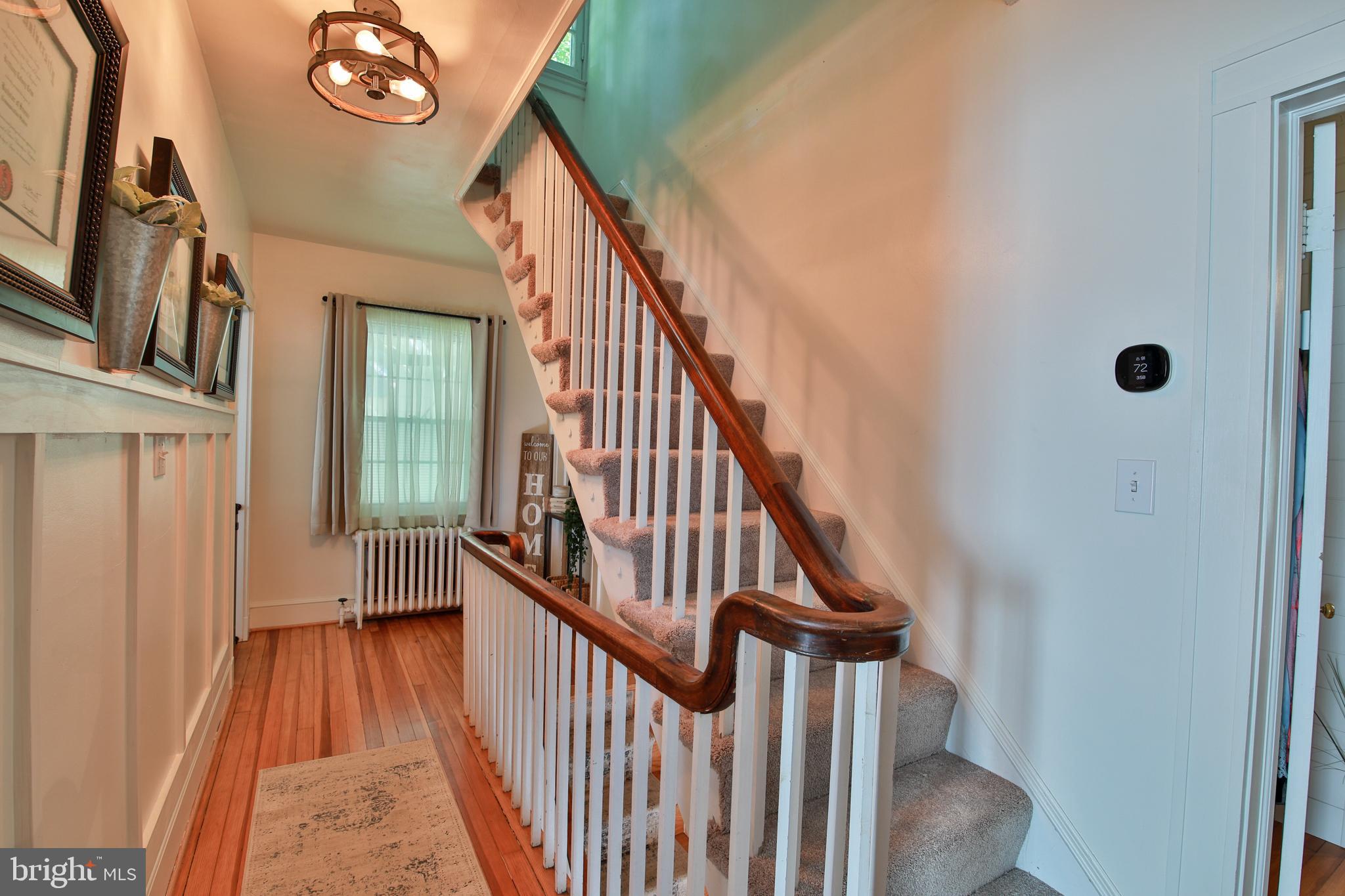 7901 York Road Towson, MD 21204 - Photo 22 of 50 Second floor hall and banister