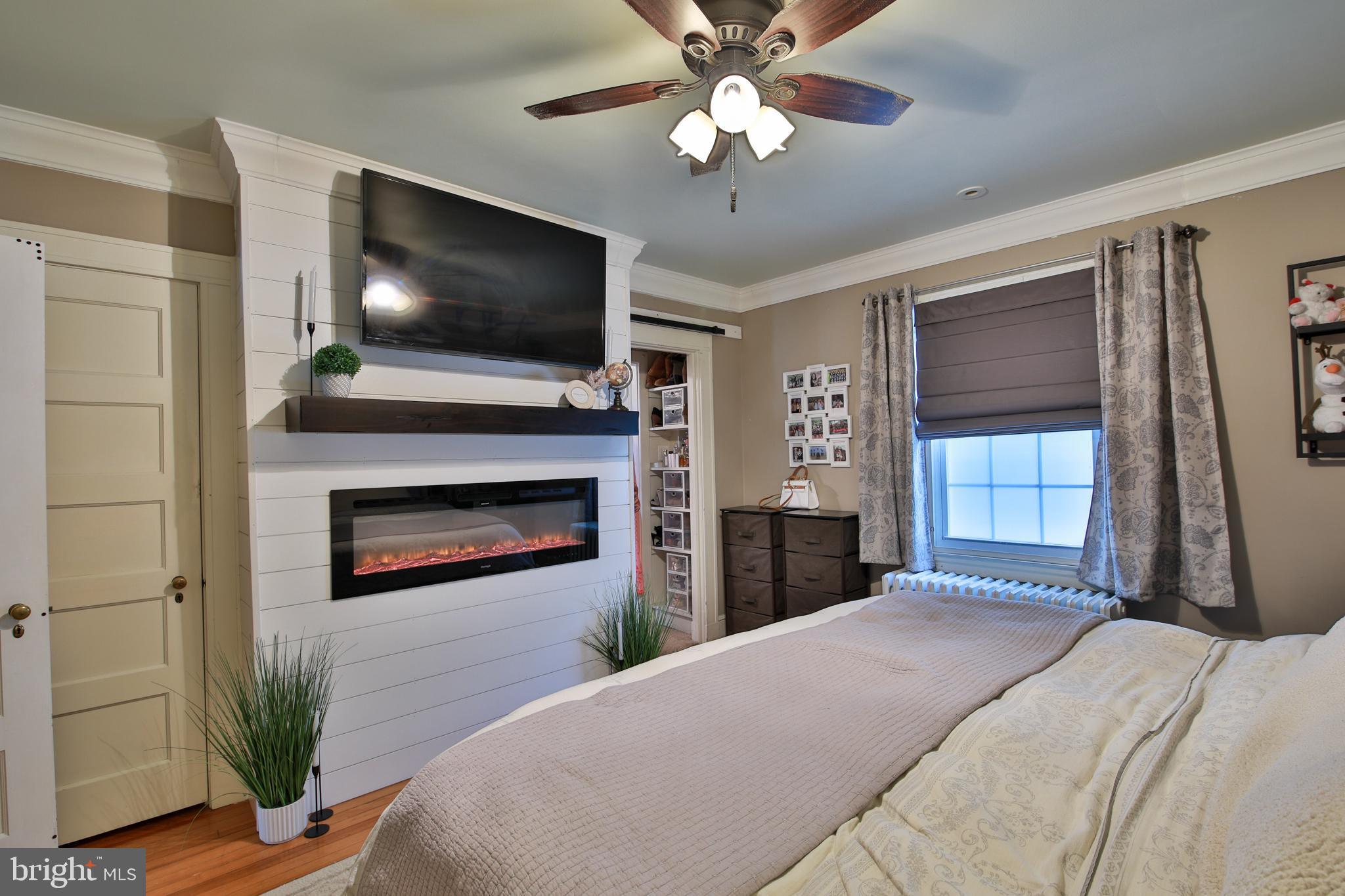 7901 York Road Towson, MD 21204 - Photo 23 of 50 Primary suite with electric fireplace