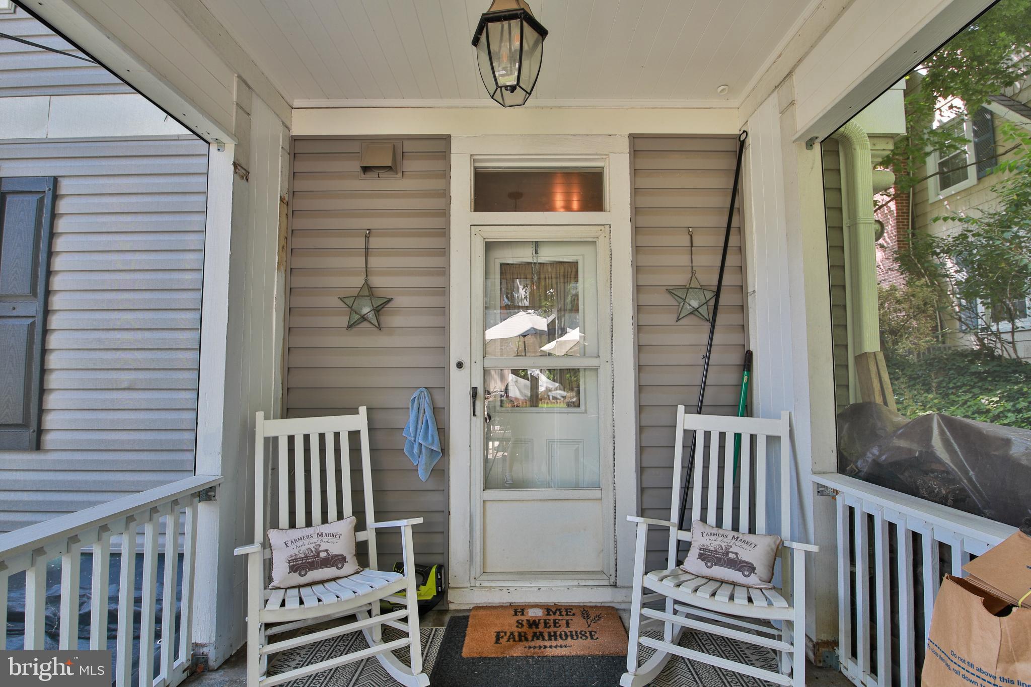 7901 York Road Towson, MD 21204 - Photo 42 of 50 Side entrance through screen porch