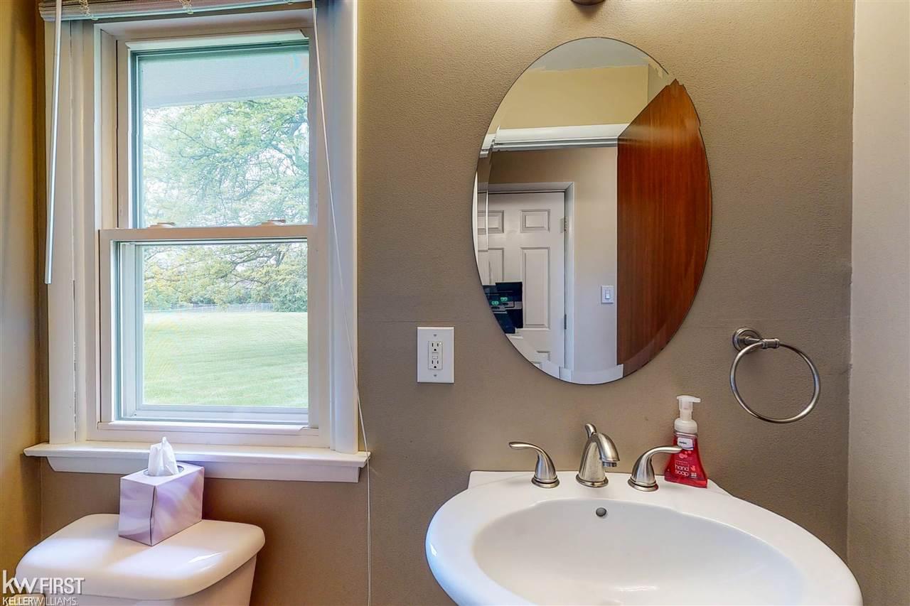 7486 Porter Road Grand Blanc, MI 48439 - Photo 20 of 70 50078147-19.JPG