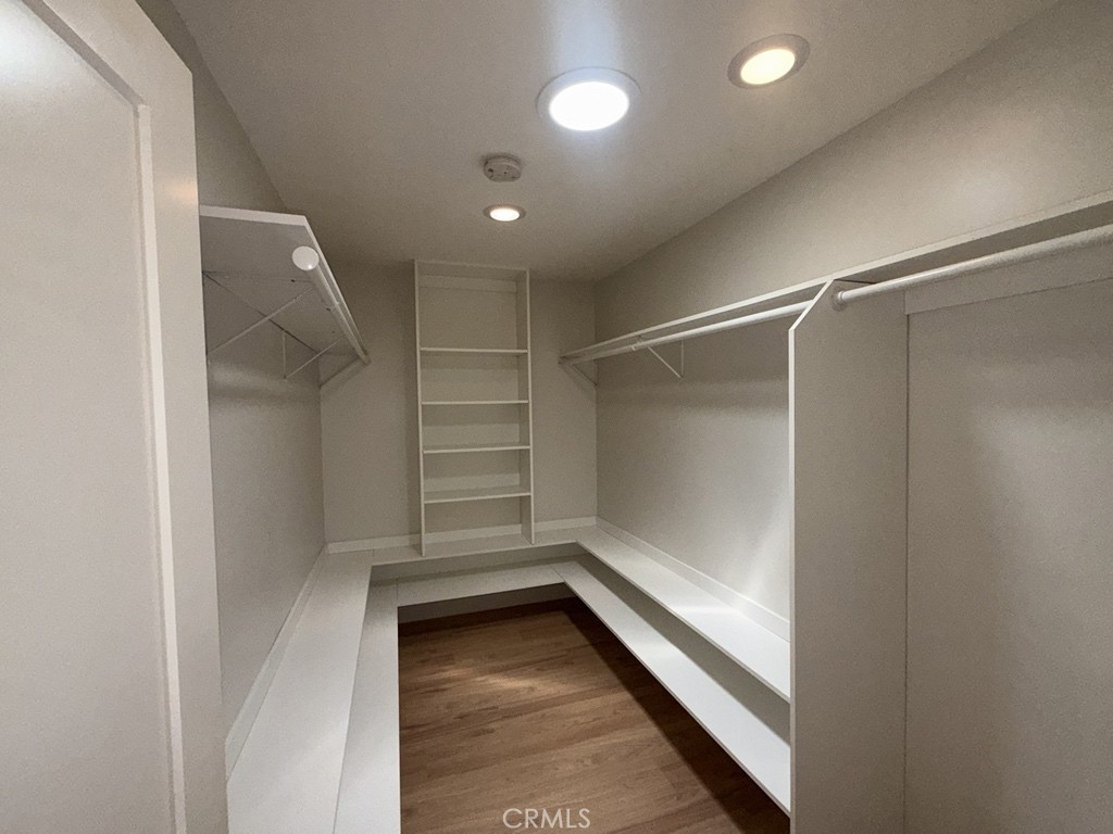 2746 North Kenneth Road Burbank, CA 91504 - Photo 14 of 29