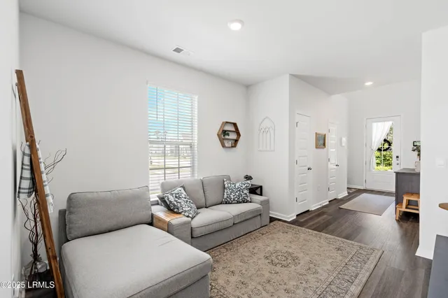 $2,800 | 60 Backwater Street, Port Royal, SC 29906