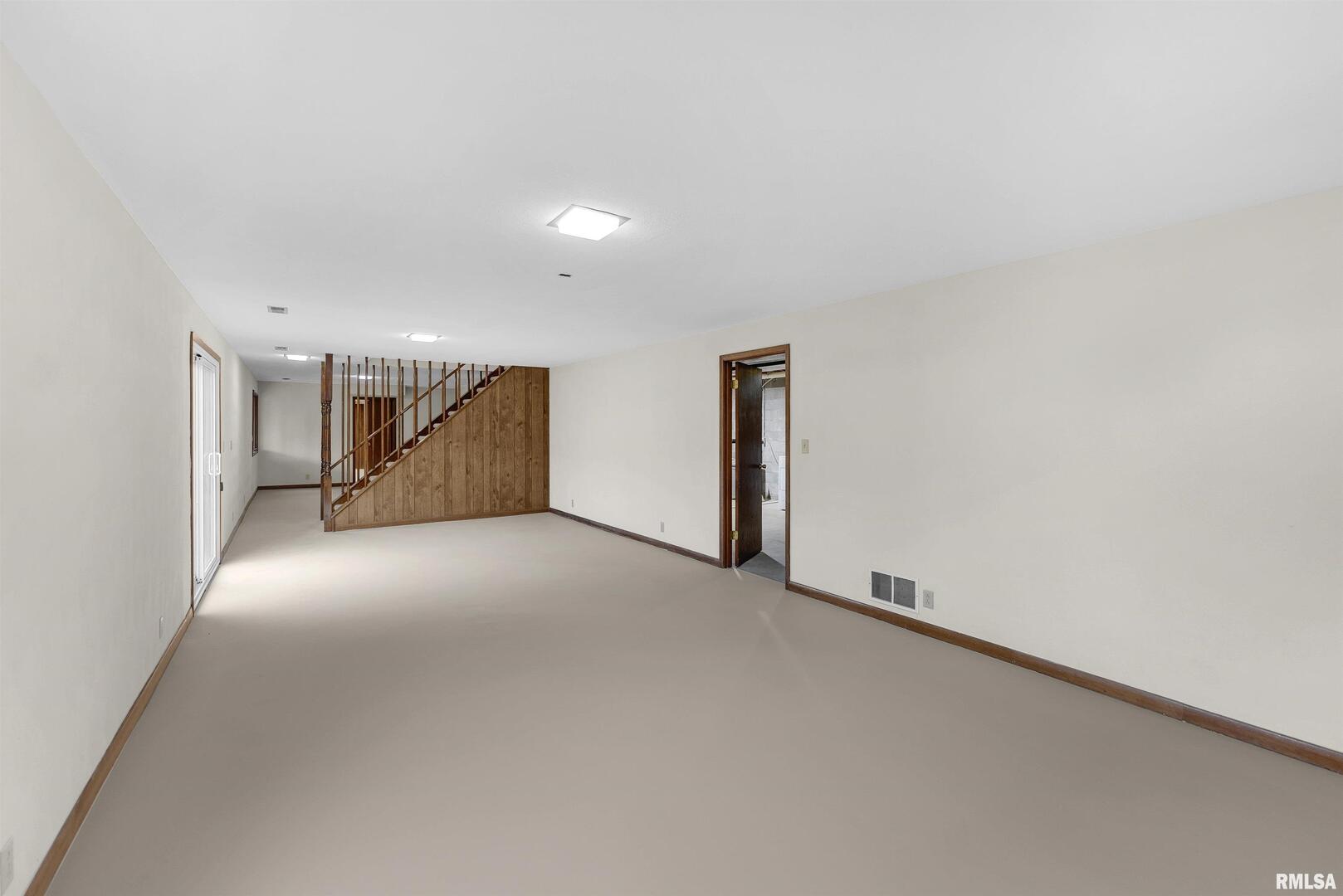209 Lake View Court Colona, IL 61241 - Photo 21 of 32 a view of empty room