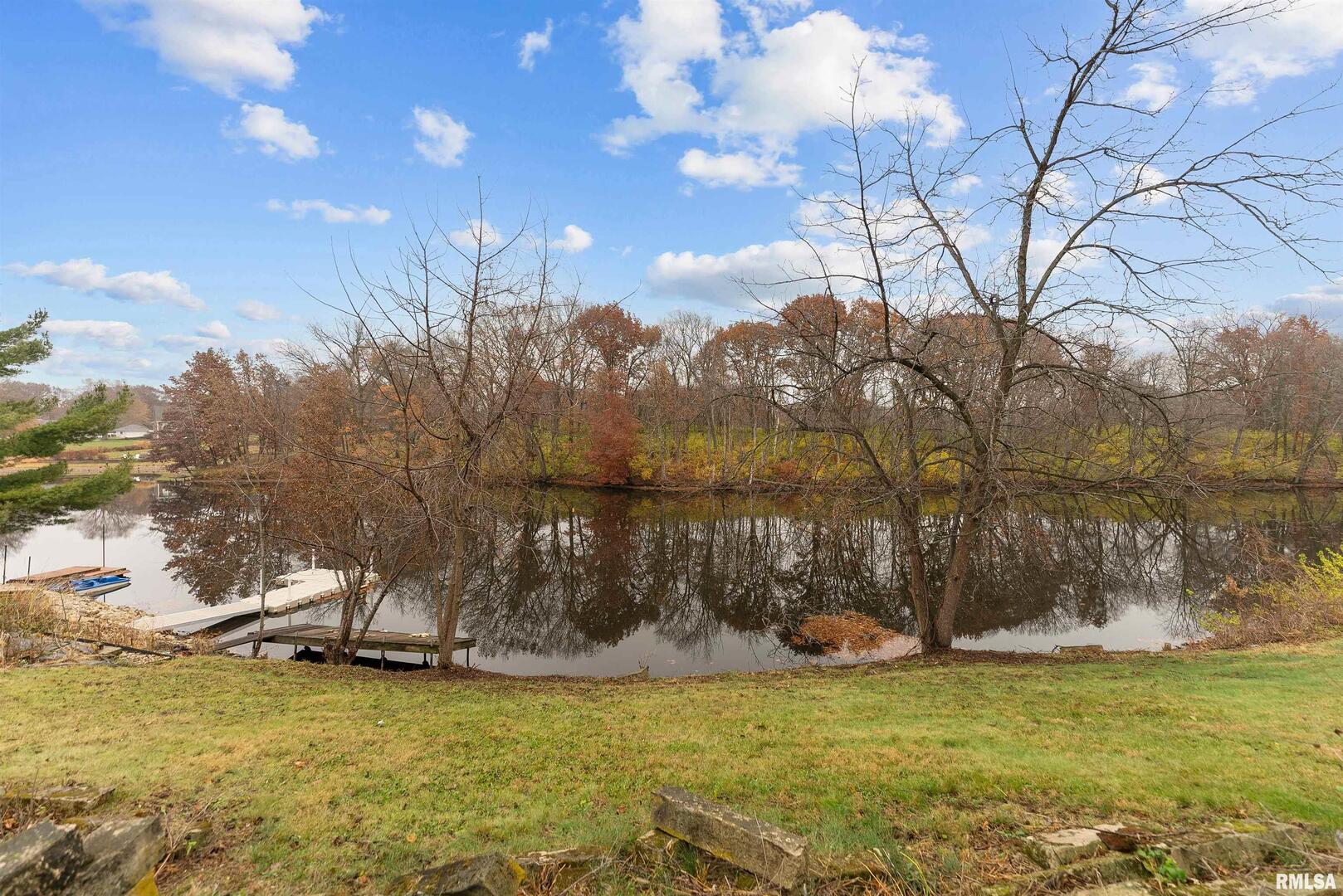 209 Lake View Court Colona, IL 61241 - Photo 27 of 32 a view of a yard with a house