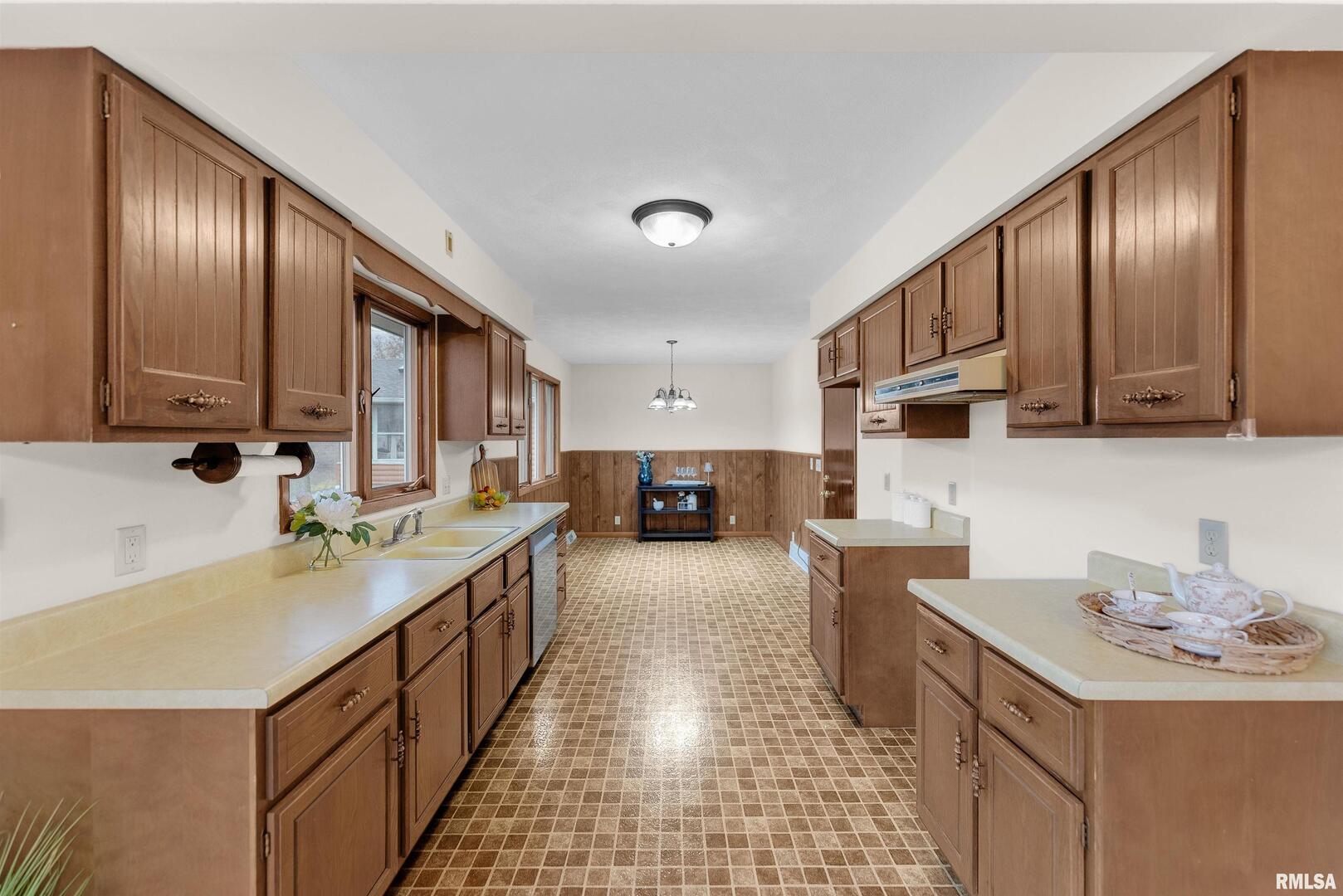 209 Lake View Court Colona, IL 61241 - Photo 6 of 32 a kitchen with stainless steel appliances granite countertop a sink a stove and a refrigerator