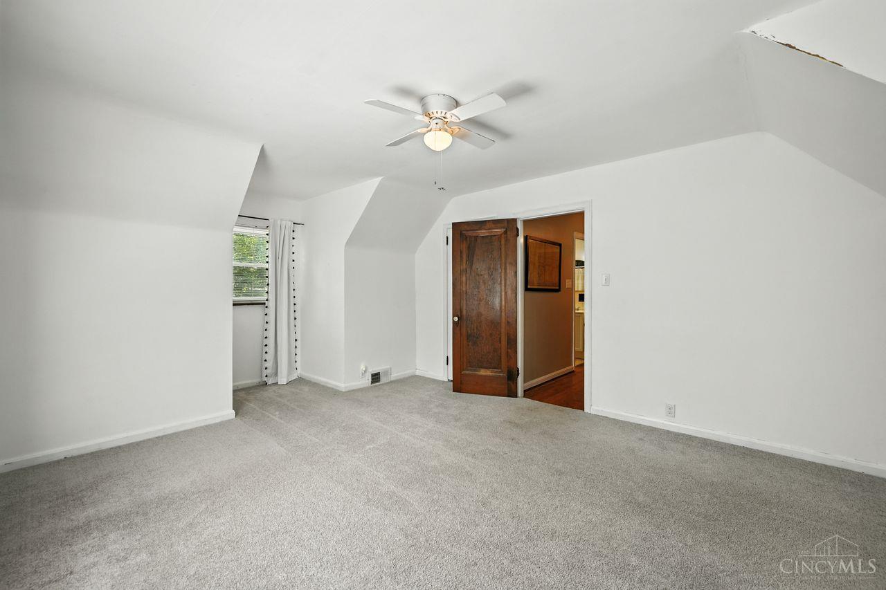 1084 Sutton Road Cincinnati, OH 45230 - Photo 20 of 33