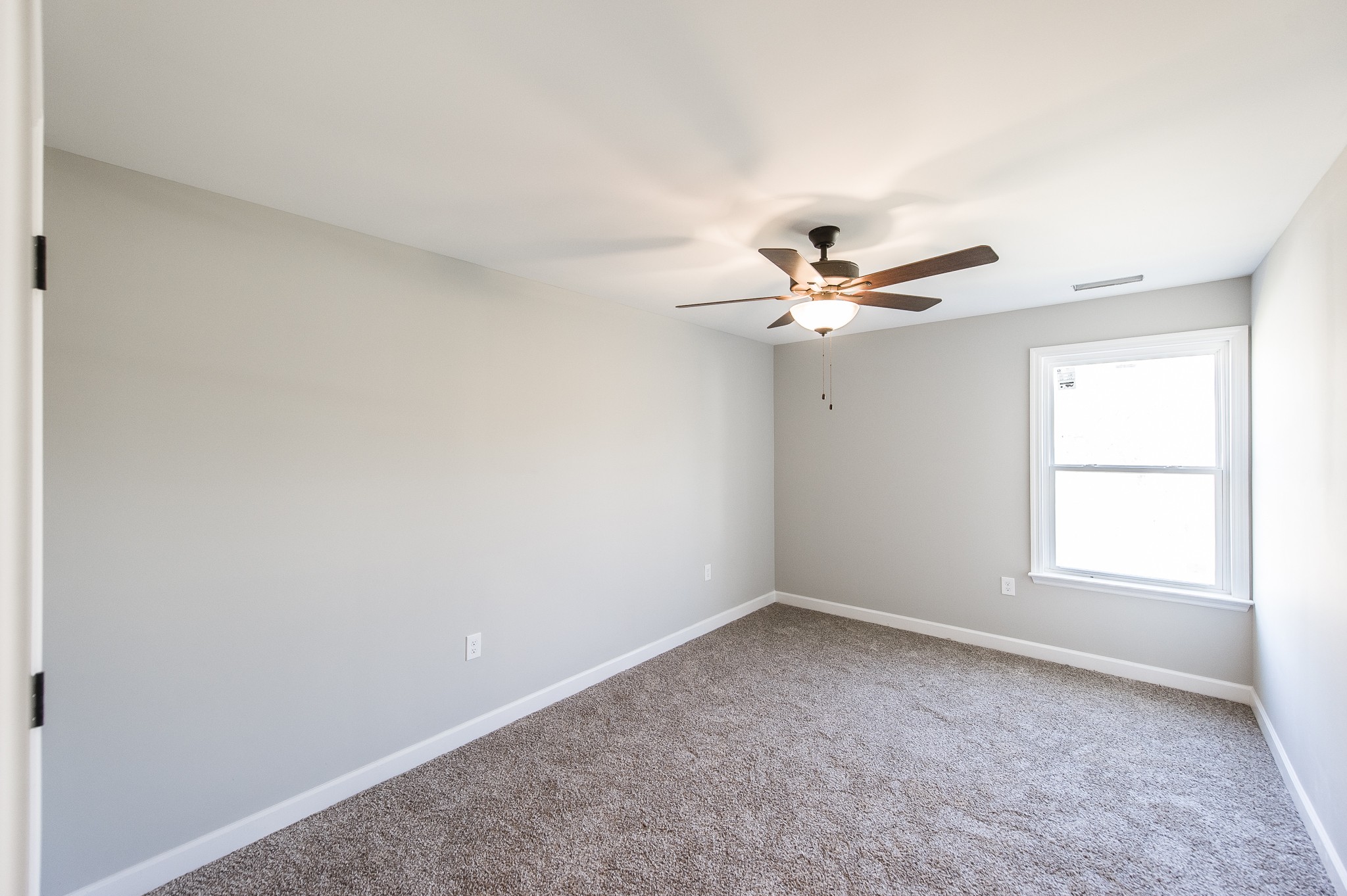 815 West Spring Street Lebanon, TN 37087 - Photo 20 of 32 an empty room with a window