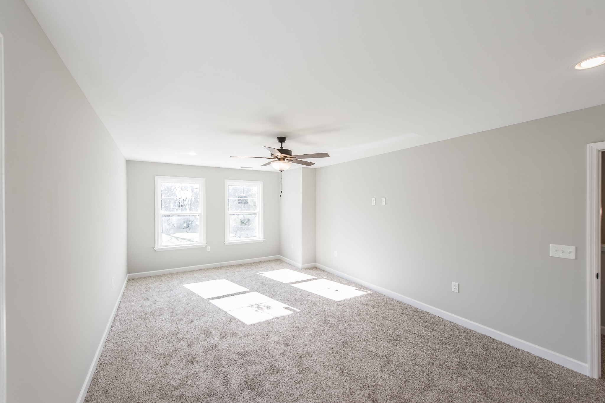 815 West Spring Street Lebanon, TN 37087 - Photo 25 of 32 an empty room with windows and ceiling fan