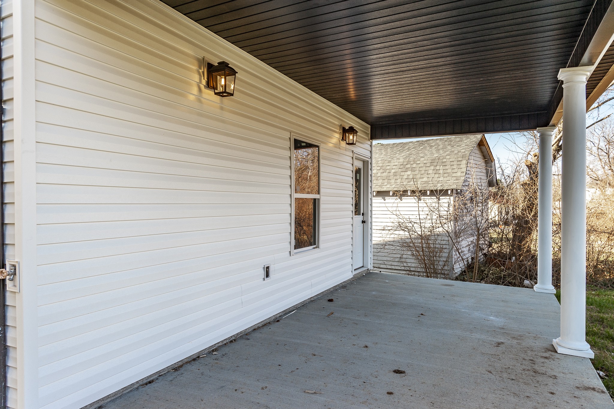 815 West Spring Street Lebanon, TN 37087 - Photo 31 of 32 a view of a porch with window