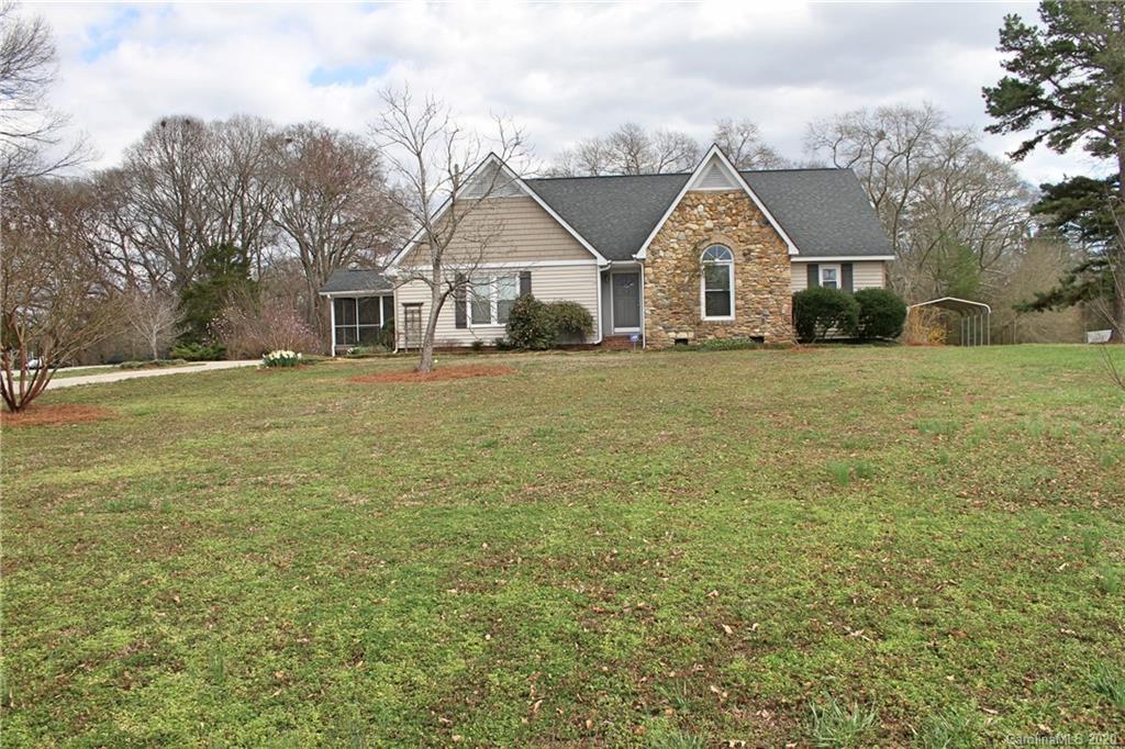 1135 Lawrence Road Clover, SC 29710 - Photo 4 of 46 Gallery Image 4