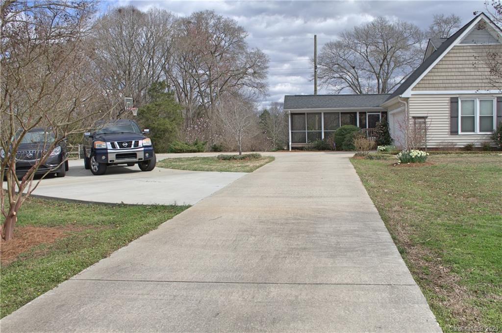 1135 Lawrence Road Clover, SC 29710 - Photo 6 of 46 Gallery Image 6