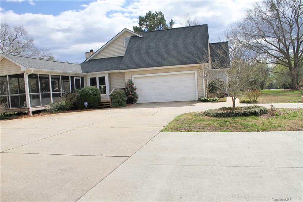 1135 Lawrence Road Clover, SC 29710 - Photo 7 of 46 Gallery Image 7