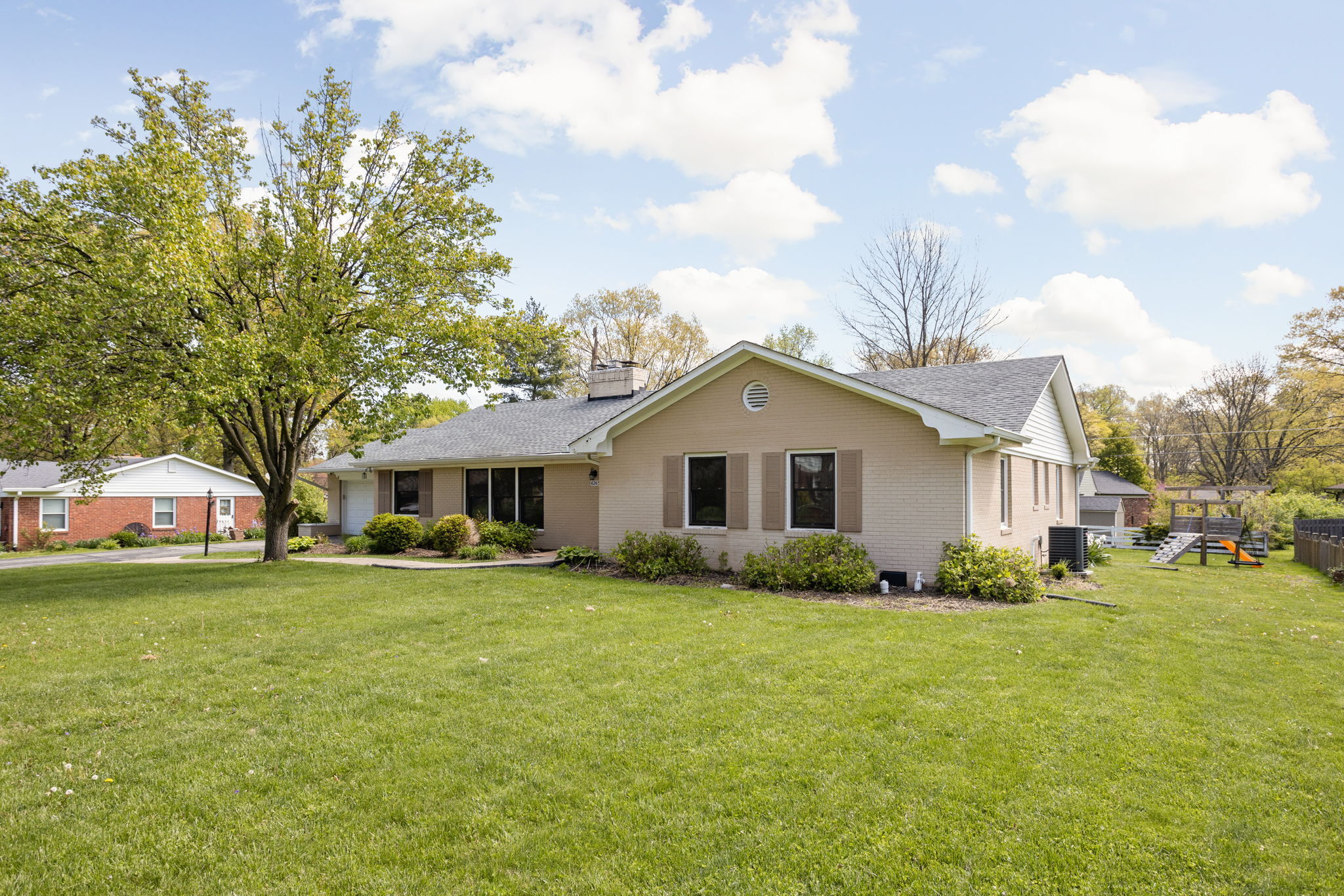 6265 Breamore Road Indianapolis, IN 46220 - Photo 2 of 42