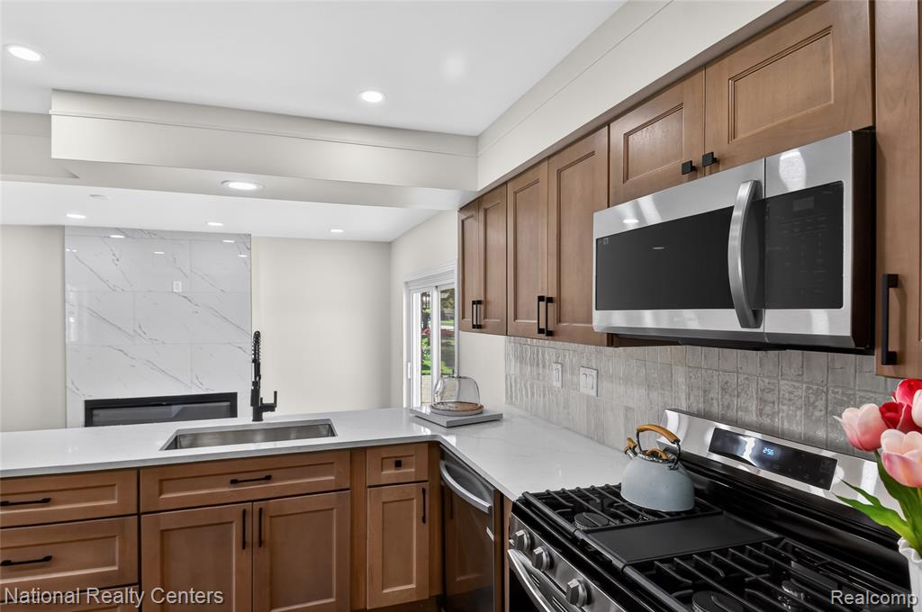 32008 Bunert Road Warren, MI 48088 - Photo 14 of 41