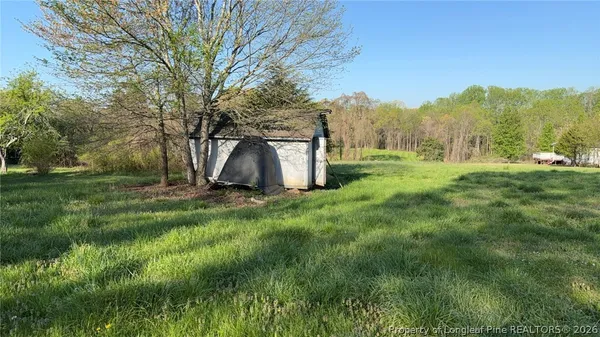 a view of front of a house with a yard