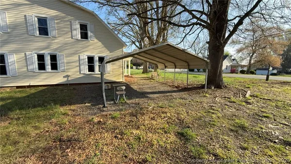 a view of back yard of the house