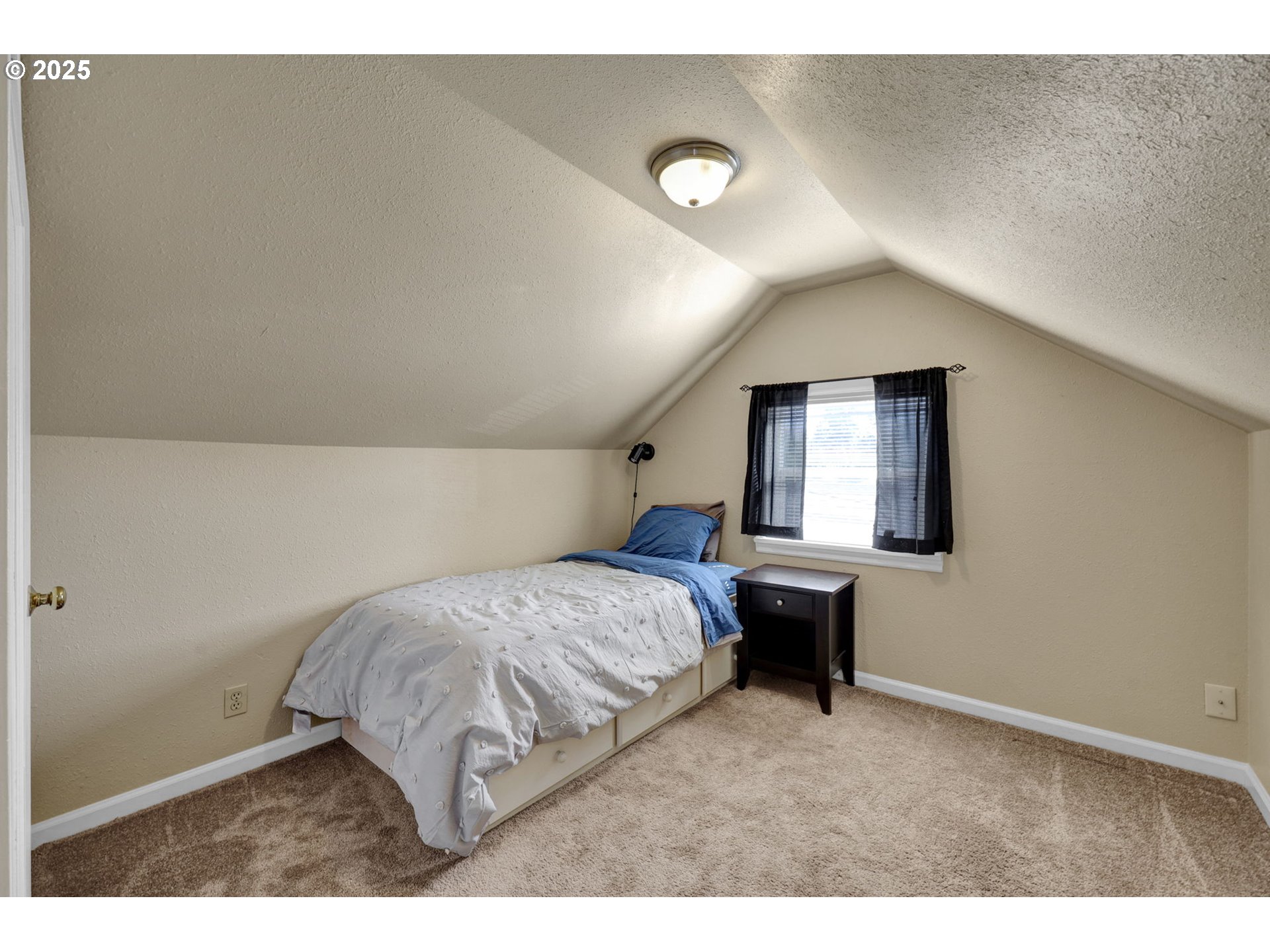 1441 6th Street Springfield, OR 97477 - Photo 29 of 48 a bedroom with a bed and window