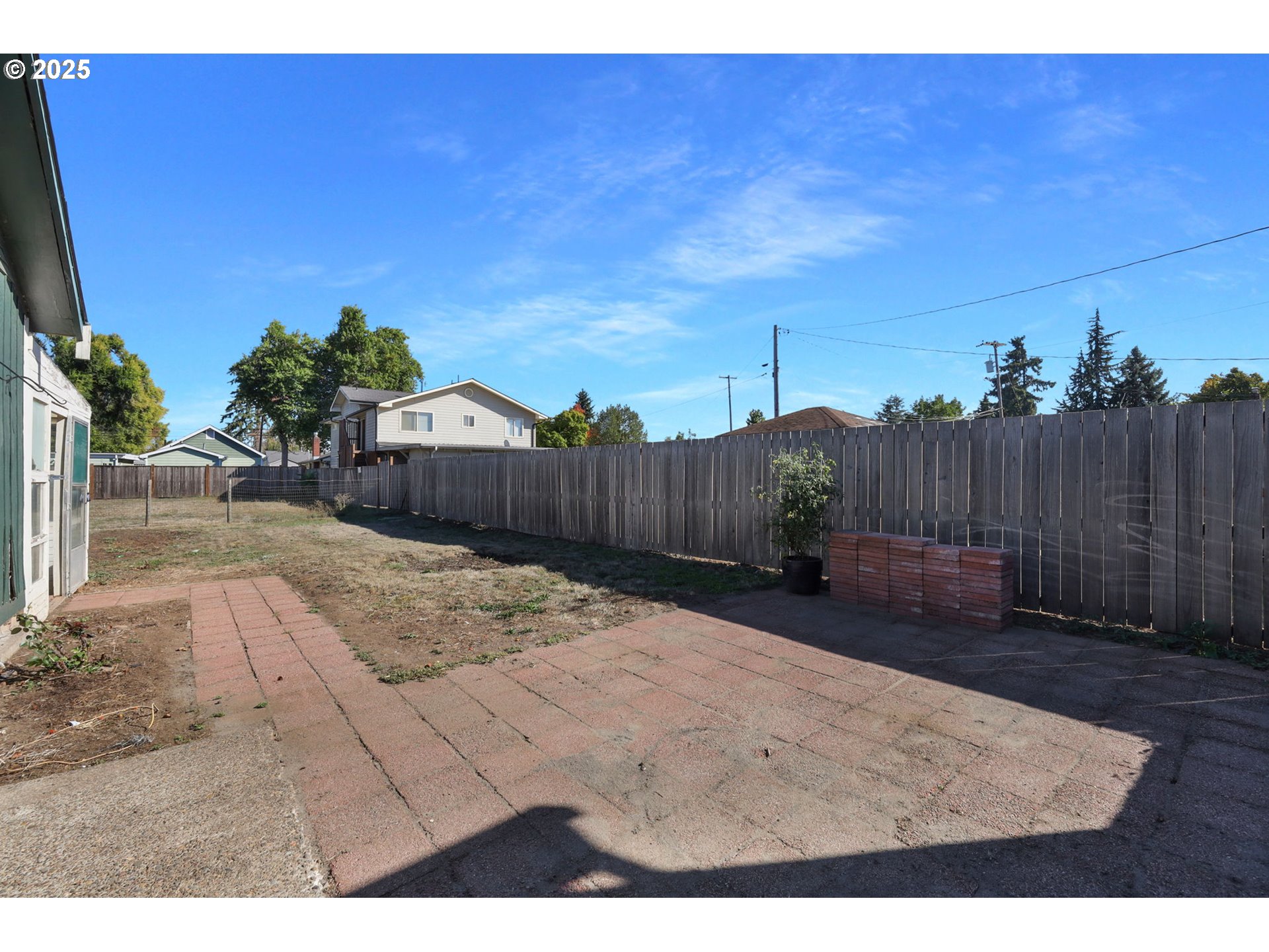 1441 6th Street Springfield, OR 97477 - Photo 36 of 48 a view of a backyard