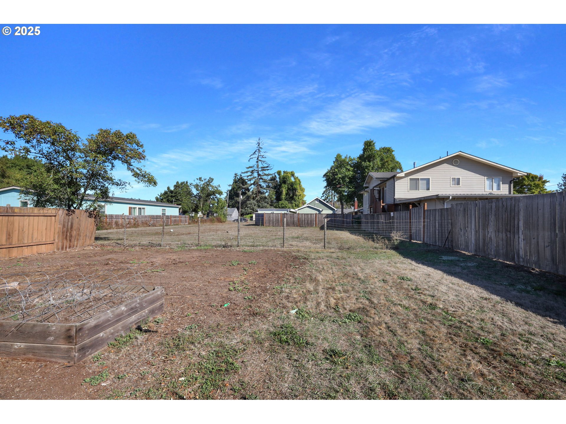 1441 6th Street Springfield, OR 97477 - Photo 37 of 48 a view of a backyard