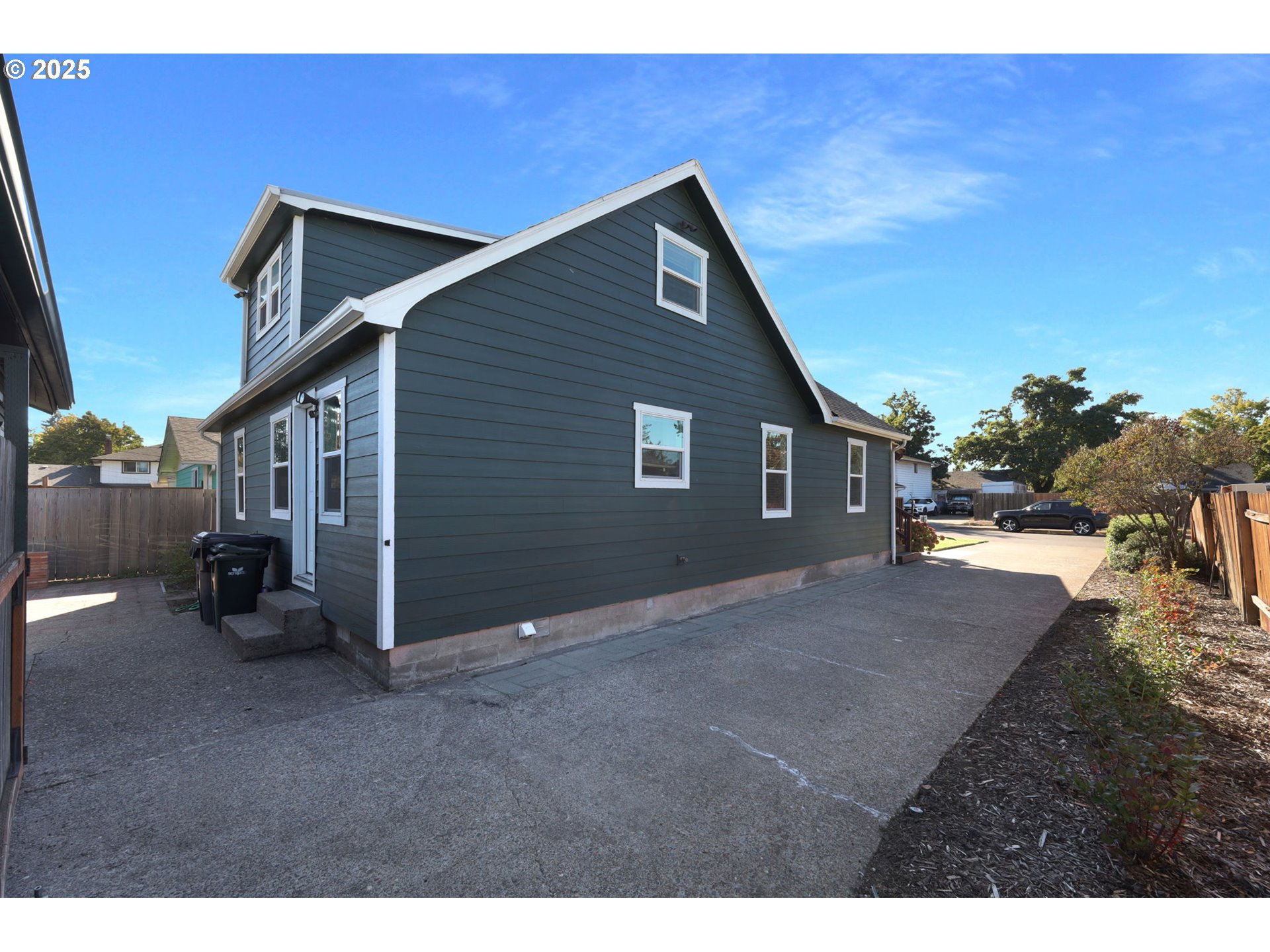 1441 6th Street Springfield, OR 97477 - Photo 46 of 48 a view of a house with backyard