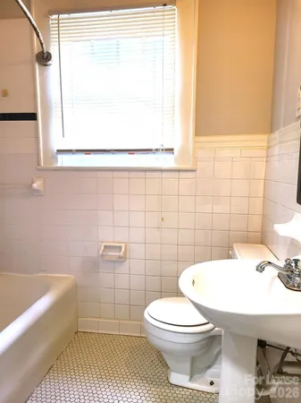 $1,250 | 1623 Fountain View Street, Unit 2, Charlotte, NC 28203