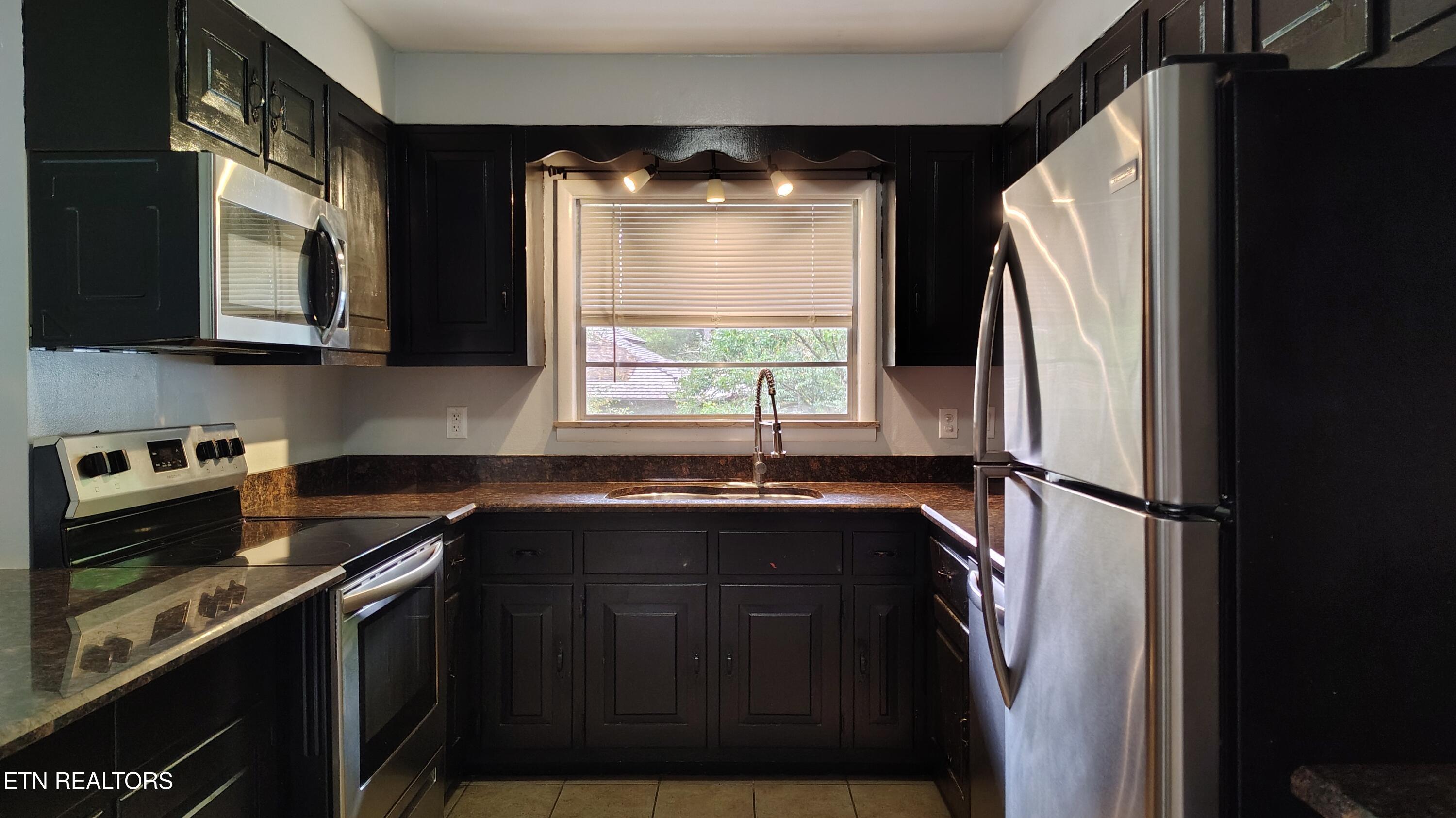 414 Guille Street Athens, TN 37303 - Photo 3 of 24 IMG_20250922_133100052_HDR