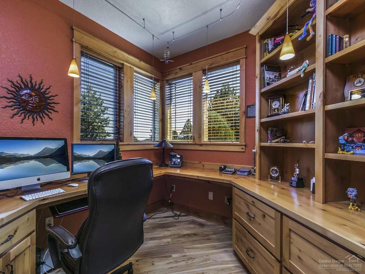 20200 Marsh Road Bend, OR 97703 - Photo 14 of 25 Gallery Image 14