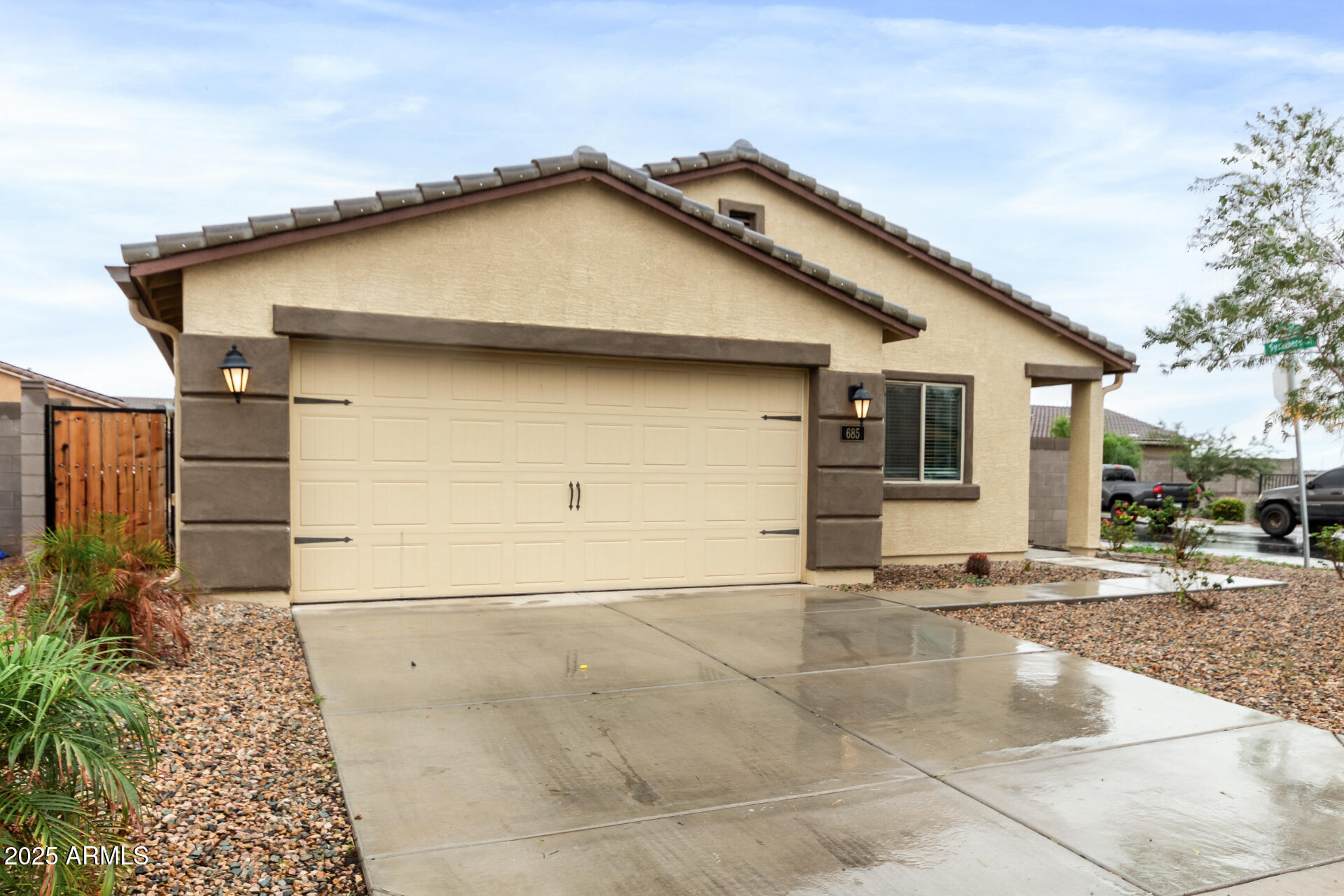 685 West 16th Street Florence, AZ 85132 - Photo 2 of 26 a white house with a outdoor space