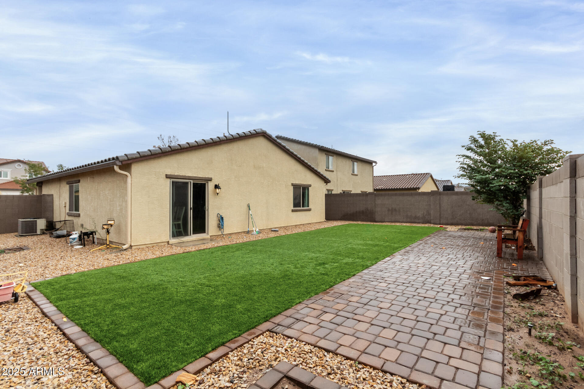 685 West 16th Street Florence, AZ 85132 - Photo 25 of 26 a view of a backyard of the house