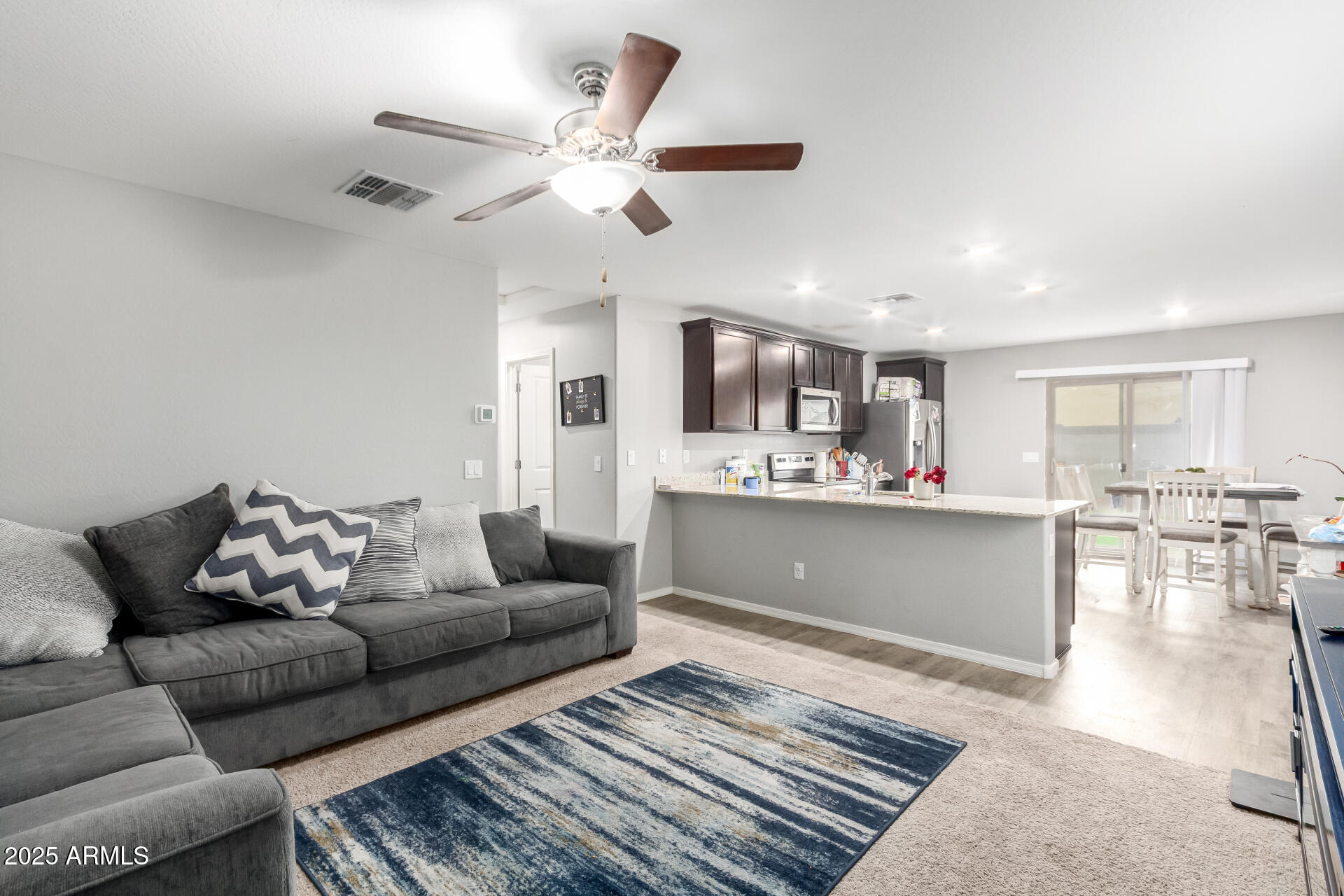 685 West 16th Street Florence, AZ 85132 - Photo 4 of 26 a living room with furniture and kitchen view