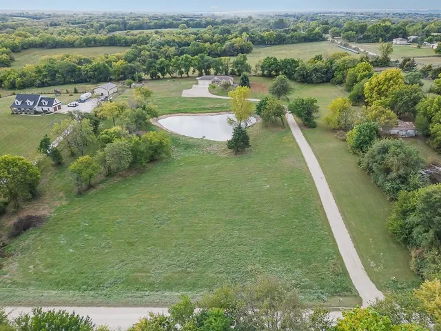 $459,950 | 25011 Garrett Road, McLouth, KS 66054