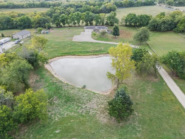 $459,950 | 25011 Garrett Road, McLouth, KS 66054