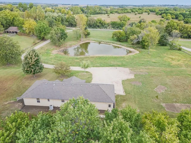 $459,950 | 25011 Garrett Road, McLouth, KS 66054