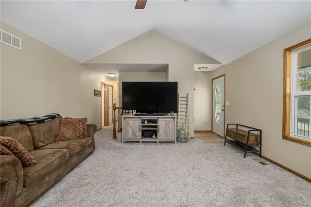 $459,950 | 25011 Garrett Road, McLouth, KS 66054