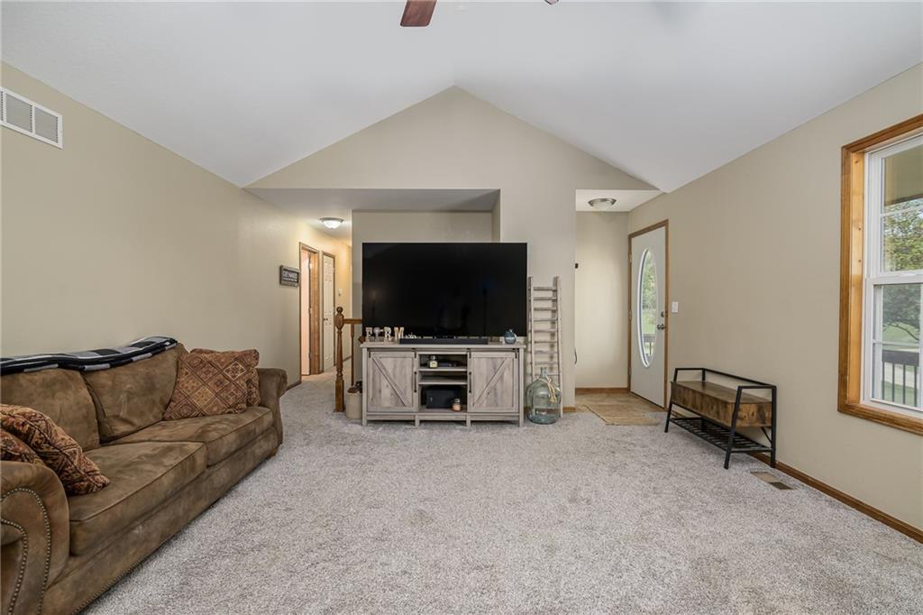 25011 Garrett Road McLouth, KS 66054 - Photo 7 of 18