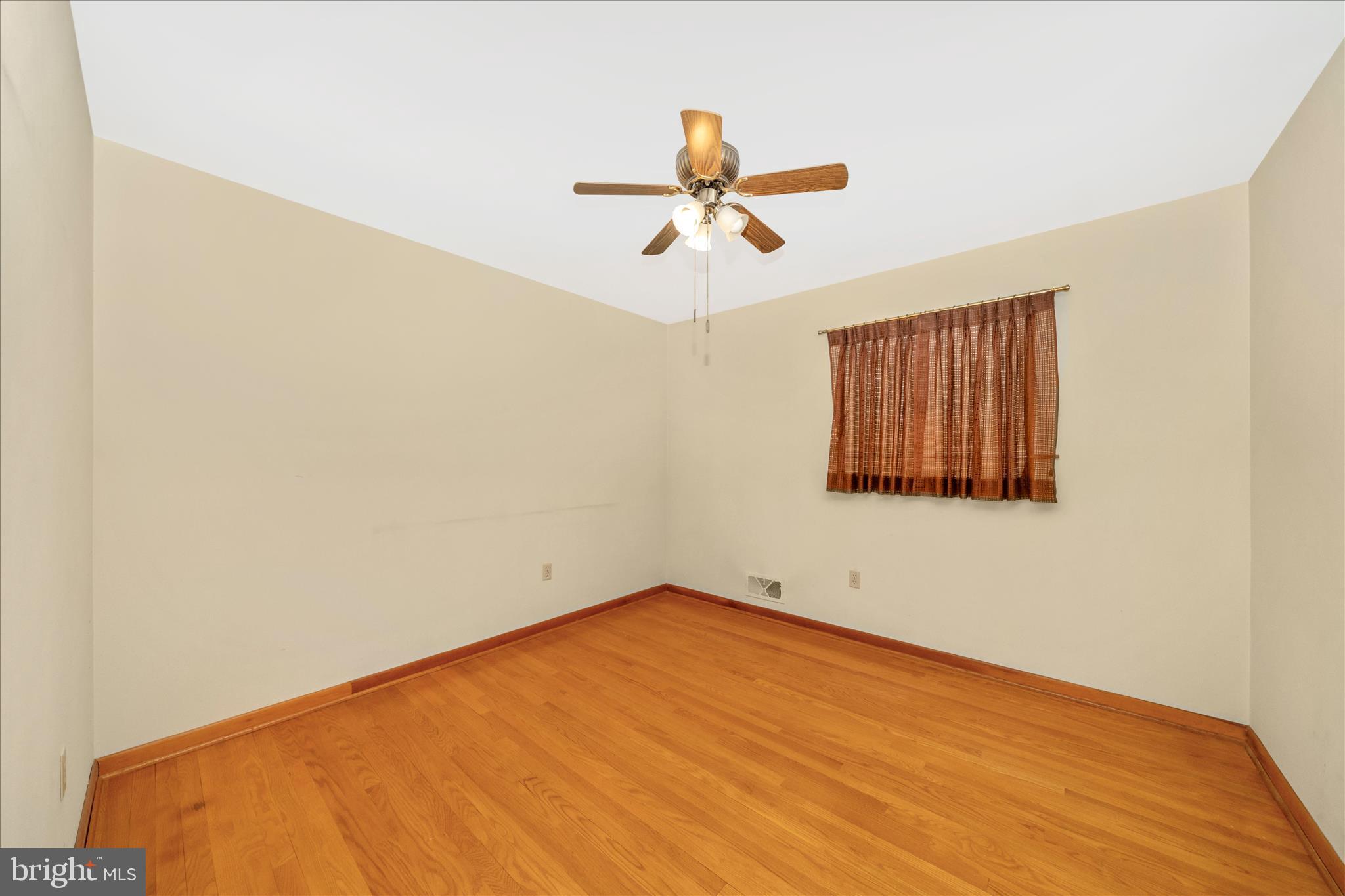 7914 Edgewood Farm Road Frederick, MD 21702 - Photo 28 of 58 Bedroom 3